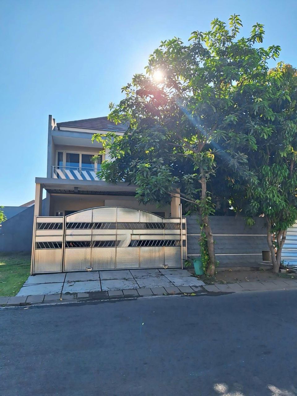 RUMAH LOKASI BAGUS JALAN UTAMA PERUM